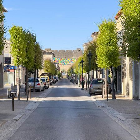 Les Suites Du 13 Aigues-Mortes Exterior photo