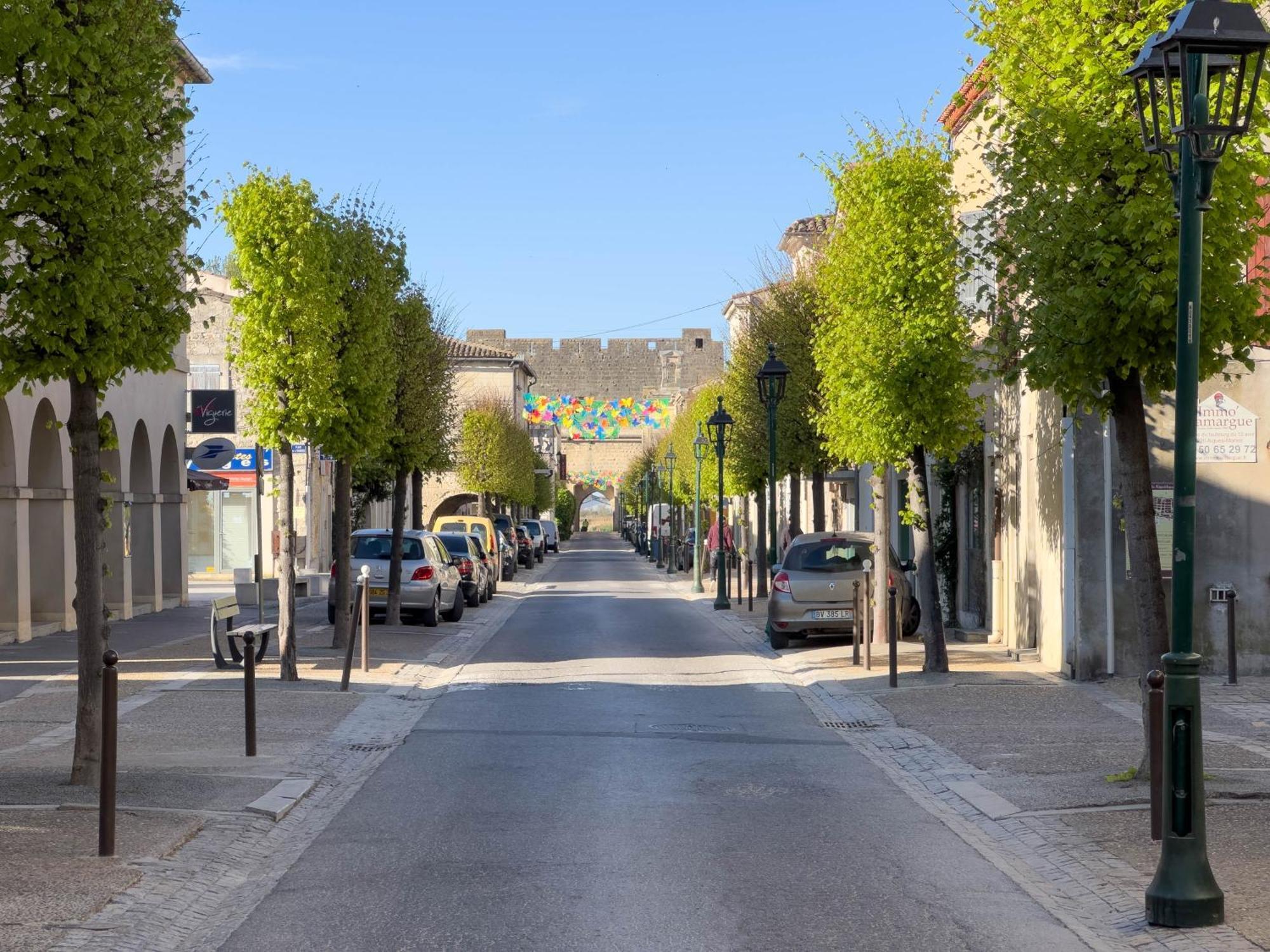 Les Suites Du 13 Aigues-Mortes Exterior photo