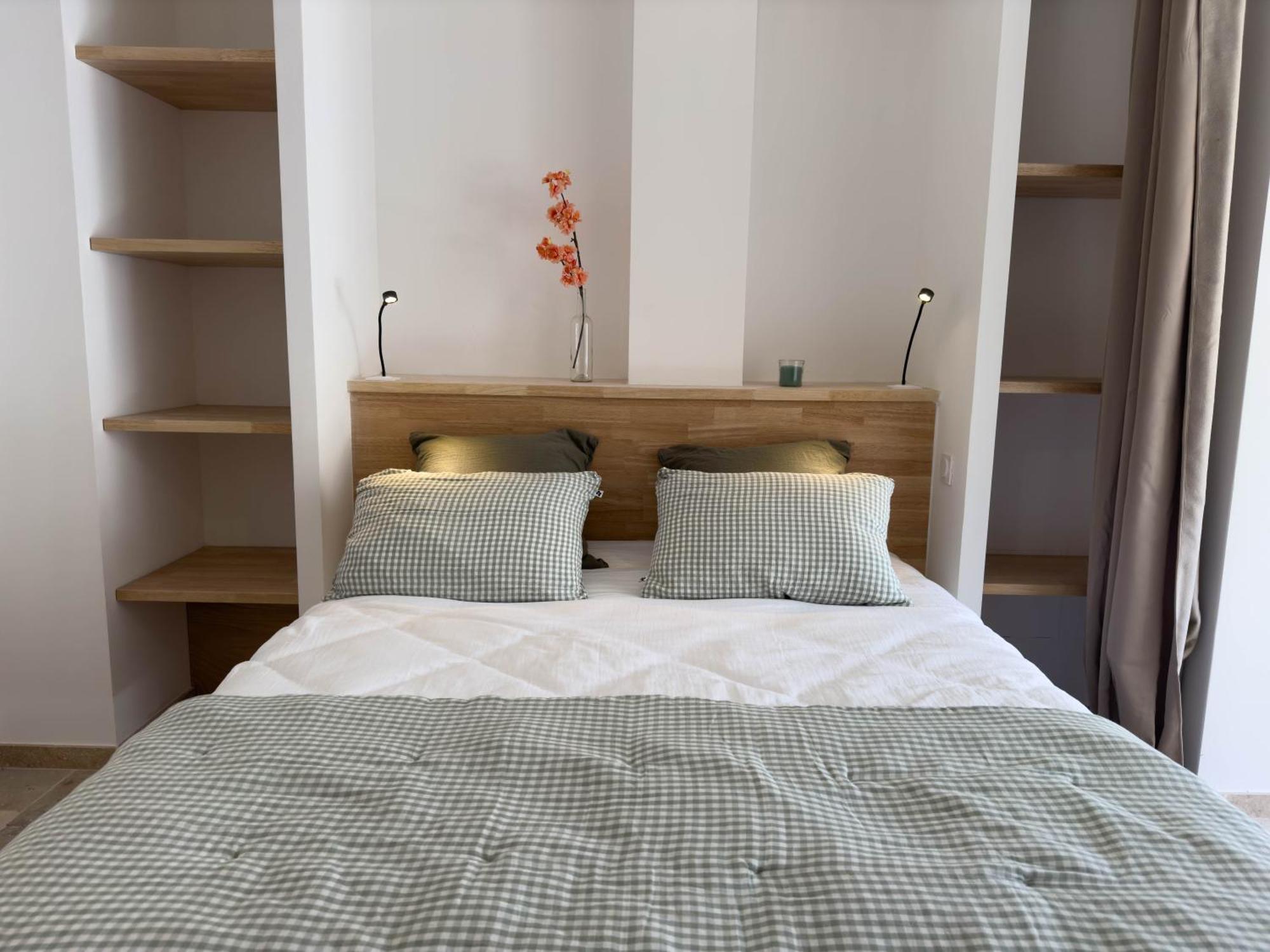 Les Suites Du 13 Aigues-Mortes Exterior photo