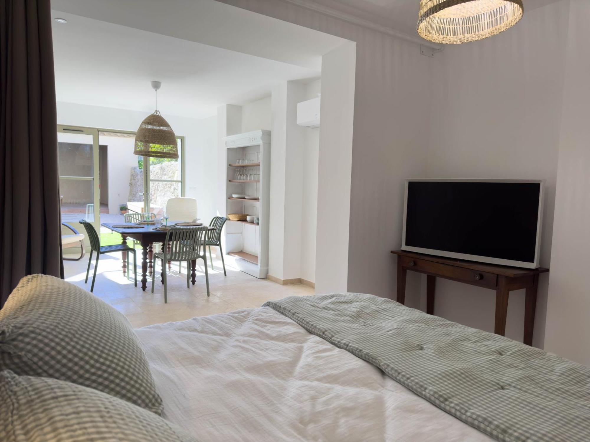 Les Suites Du 13 Aigues-Mortes Exterior photo