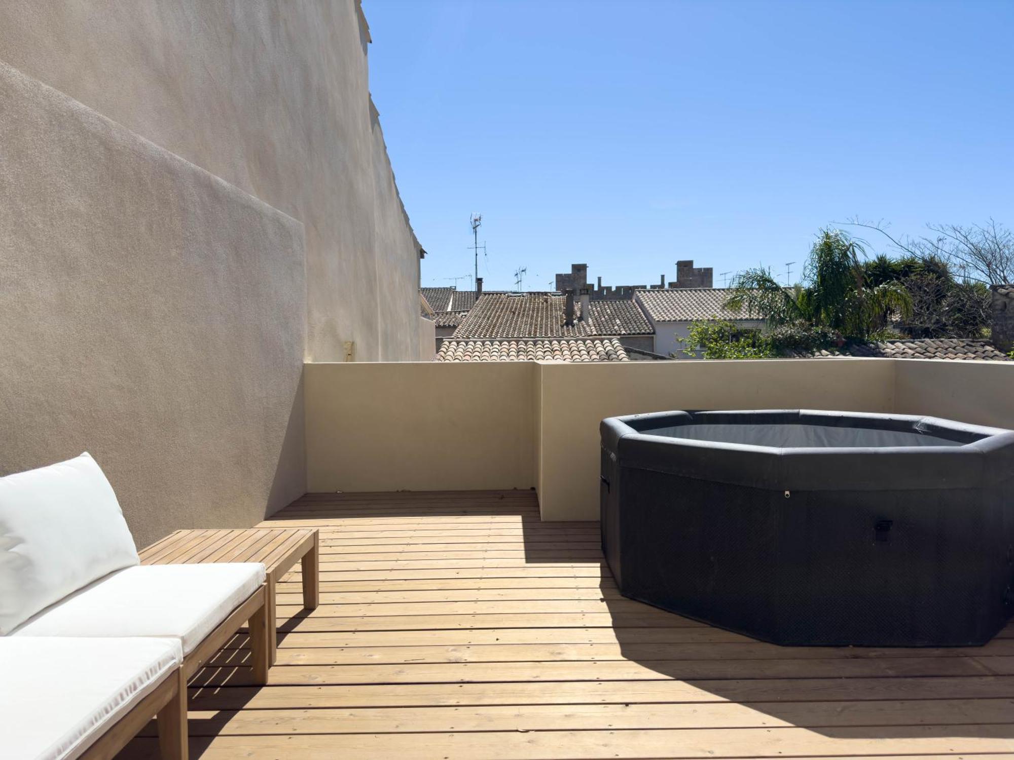 Les Suites Du 13 Aigues-Mortes Exterior photo