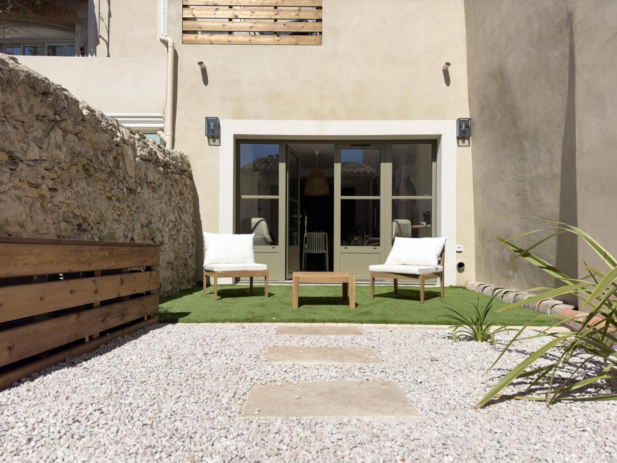 Les Suites Du 13 Aigues-Mortes Exterior photo